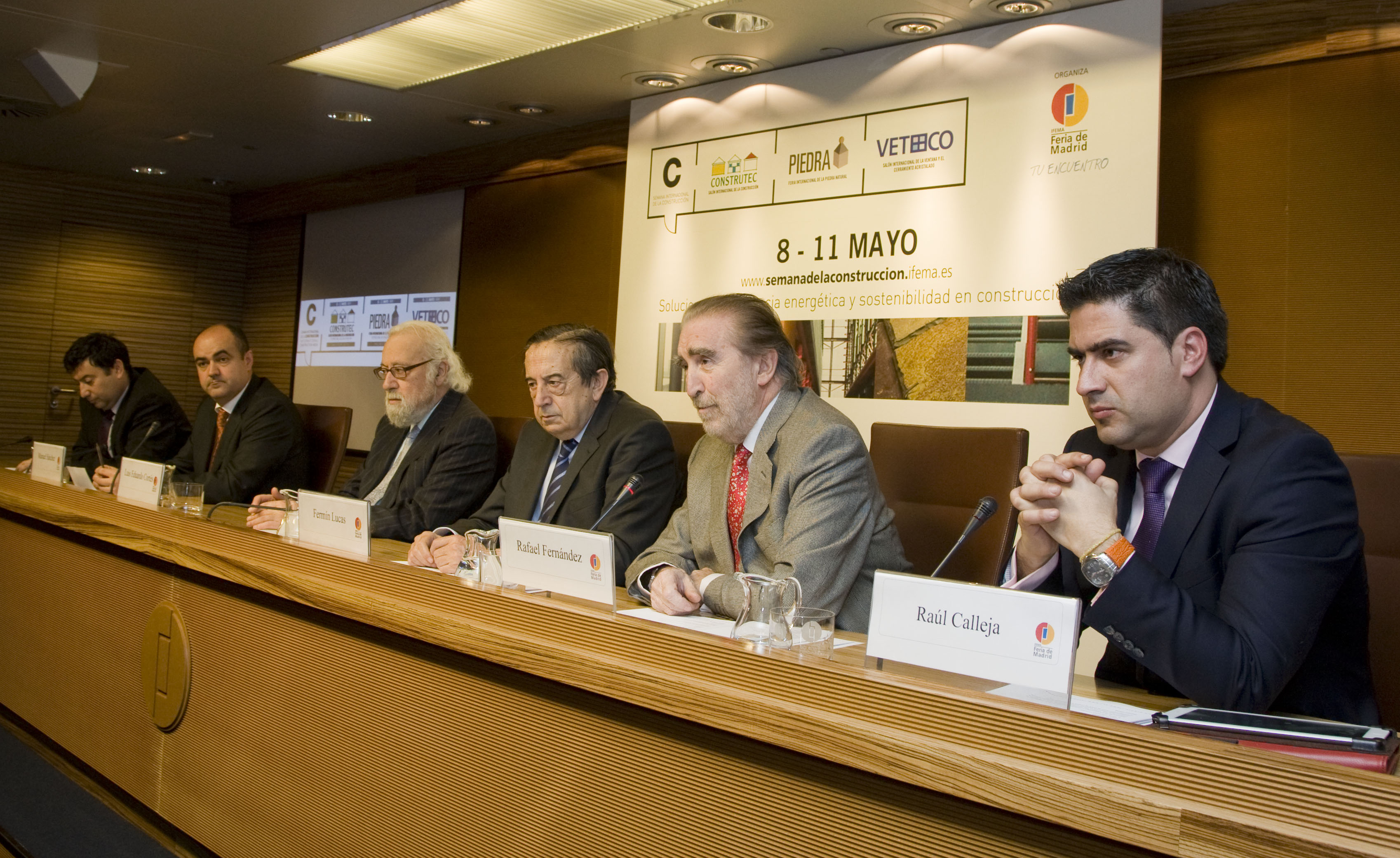 Rafael Fernadez,segundo por la derecha, presidente de CEPCO y del consejo asesor, en la rueda de prensa celebrada ayer.